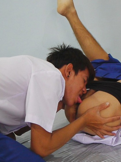 Win and Bill in a hot and kinky bareback watersports session.