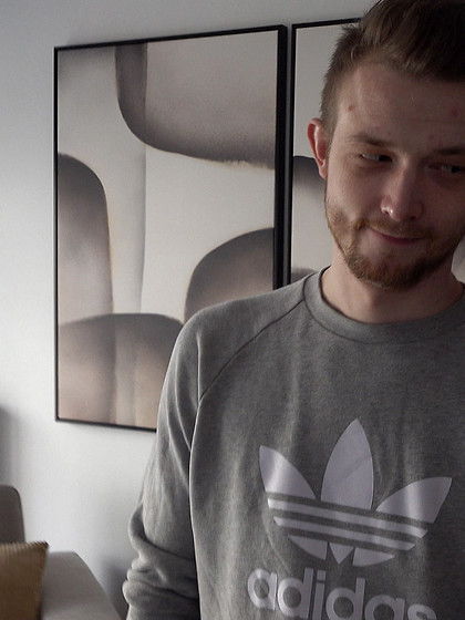 CUTE EAST LONDON FUCKS DUTCH SPANDEX INTO THE SOFA